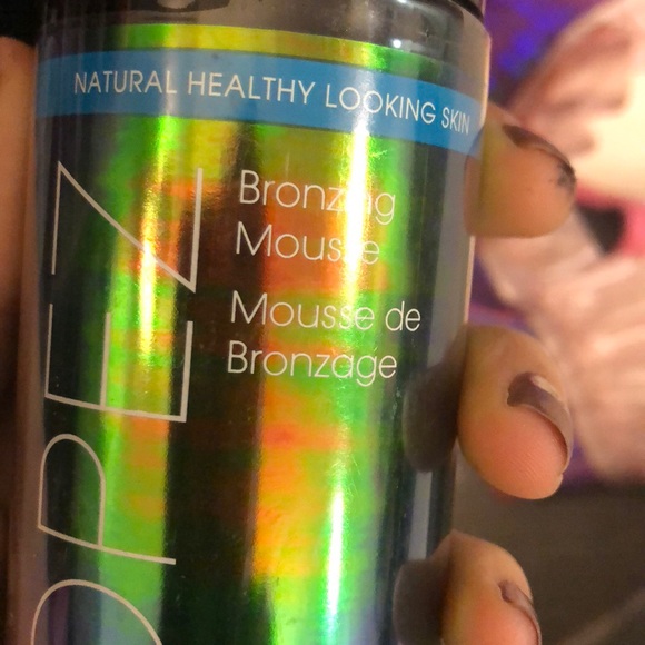 St Tropez EXTRA DARK bronzing mousse - Picture 2 of 4